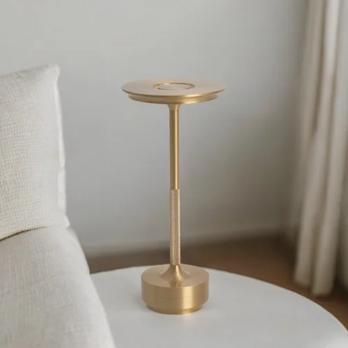 LAMPE DE TABLE LED RECHARGEABLE SANS FIL 213LM DORÉE IP44 ESTIVA