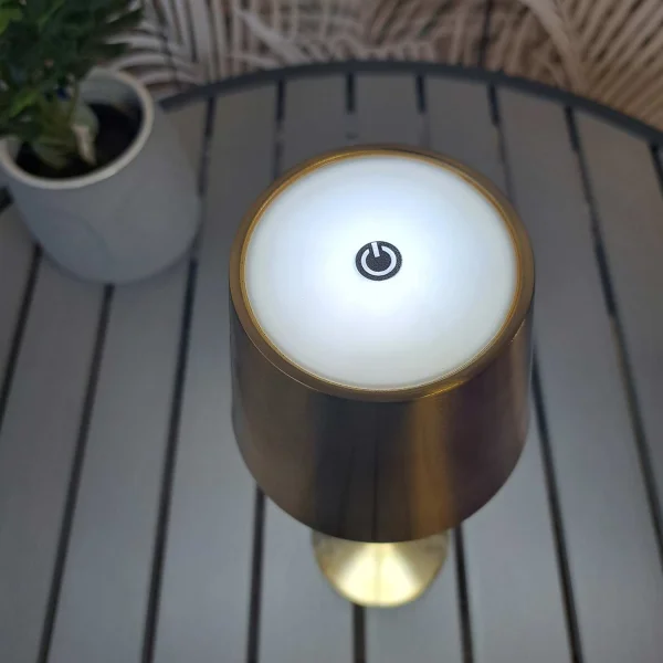 LAMPE DE TABLE LED RECHARGEABLE SANS FIL 229LM DORÉE IP44 SIRANA LAMPE DE TABLE LED RECHARGEABLE SANS FIL 229LM DORÉE IP44 SIRANA