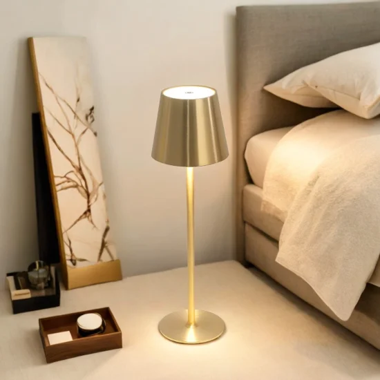 LAMPE DE TABLE LED RECHARGEABLE SANS FIL 229LM DORÉE IP44 SIRANA
