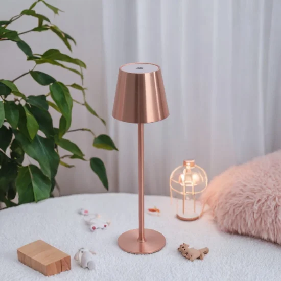 LAMPE DE TABLE LED RECHARGEABLE SANS FIL 229LM ROSE DORÉ IP44 SIRANA