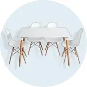 Lot de tables et de chaises